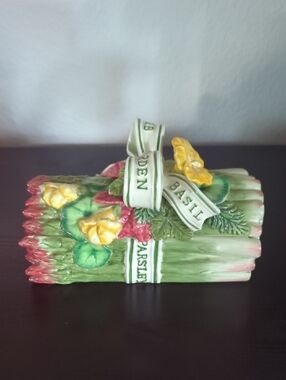 Fitz and Floyd Green and Yellow Herb Bundle Figurine